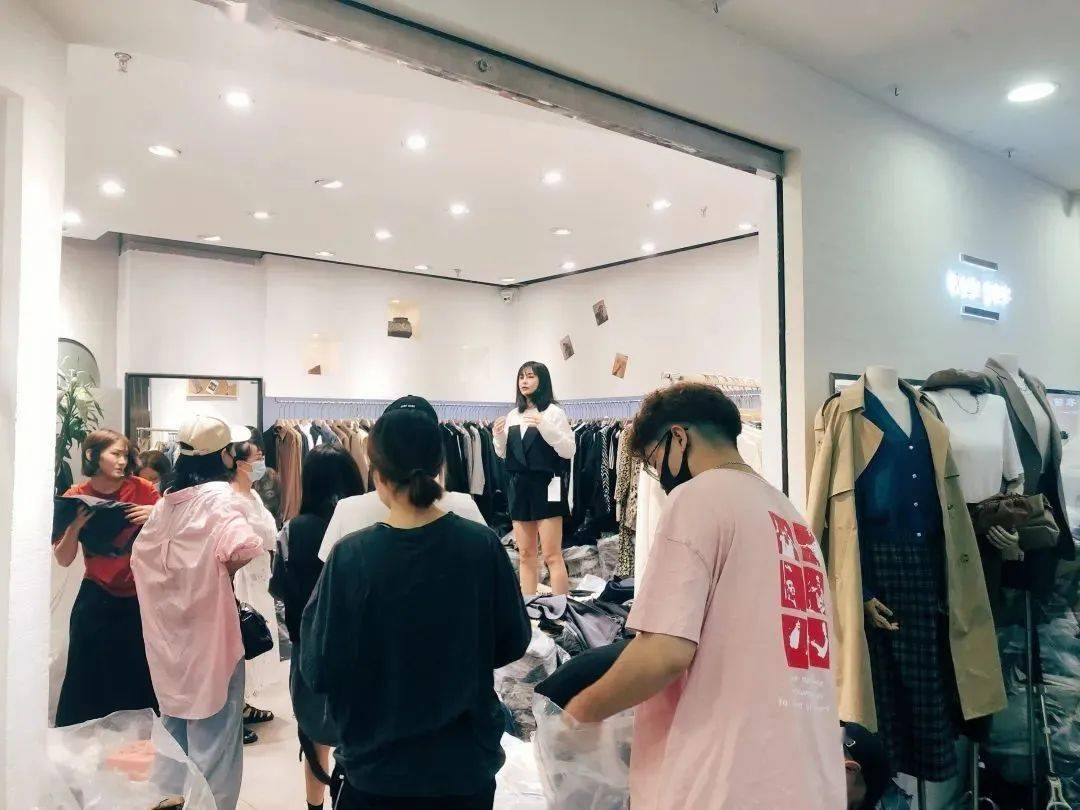店面|朱朱：从临租店面到长租店面，我的服装转型之路（4）