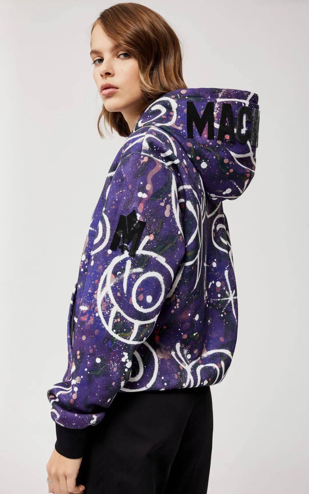 Banksy|潮事 | 这双写着汉字的 Nike ，我真的爱了