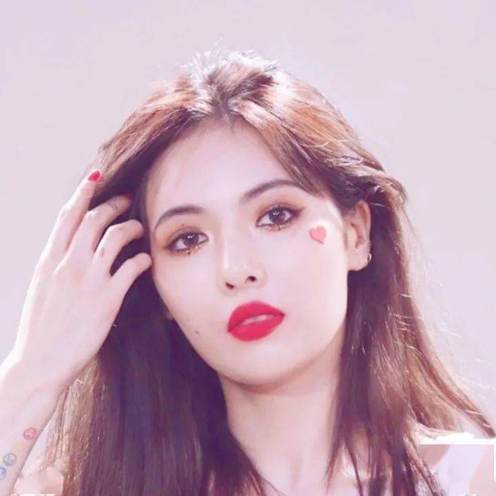 口红|MAC限定款口红129元疯抢！入秋必备4大神仙色，色泽高级饱满，显白不挑皮，上唇美炸了！