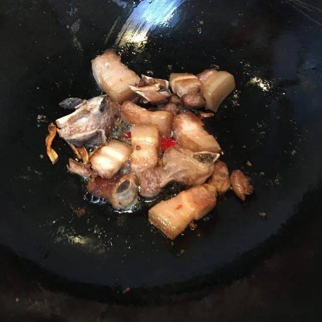 五花肉|色泽红润，鲜香入味！五花肉红烧甲鱼