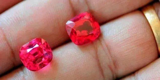 双胞胎|刘嘉玲、那英撞脸，堪比双胞胎？珠宝圈尴尬的碰瓷现场，你更分不清...