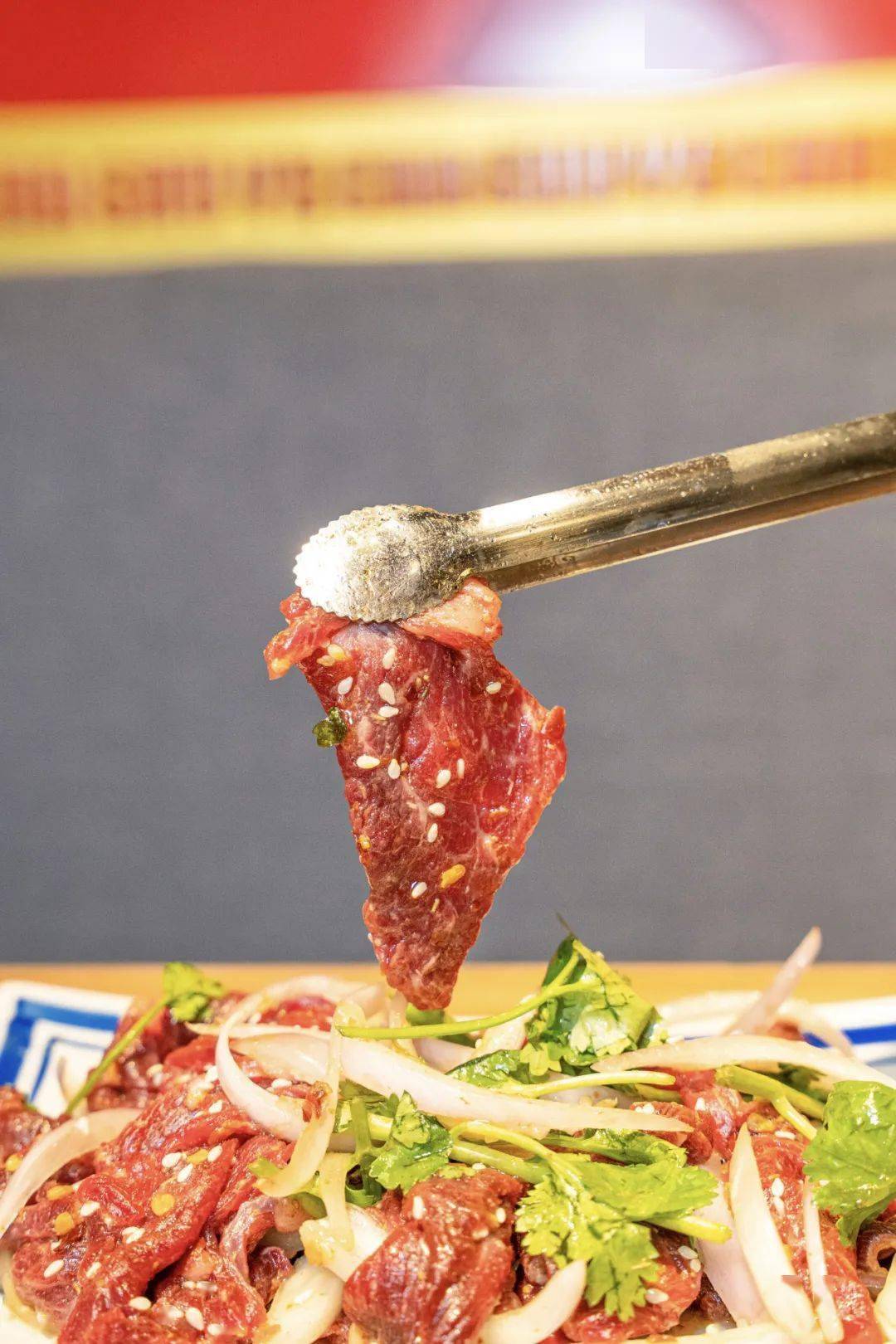 烤肉|口口爆汁，凌晨两点还全是人！这个城中村惊现“烤肉之都”！连续一个月3.3折