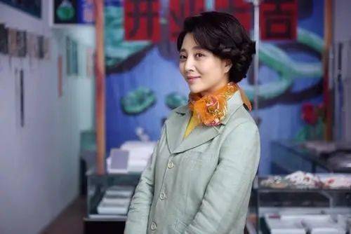 负债|杨杨：她摆地摊卖首饰，如今却负债500亿？买的人却不如卖的人精！