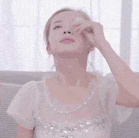 脏东西|眼睛干涩、胀痛、红血丝?用眼过度,只需10秒,给眼睛来一次彻底大清洗,网友:眼里脏东西竟然这么多!洗后爽爆了!