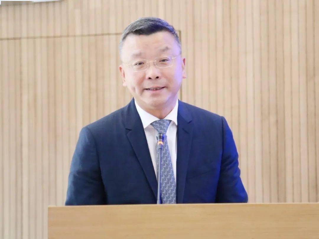上海市药品监督管理局副局长郭术廷,上海外高桥集团股份董事长刘宏,总