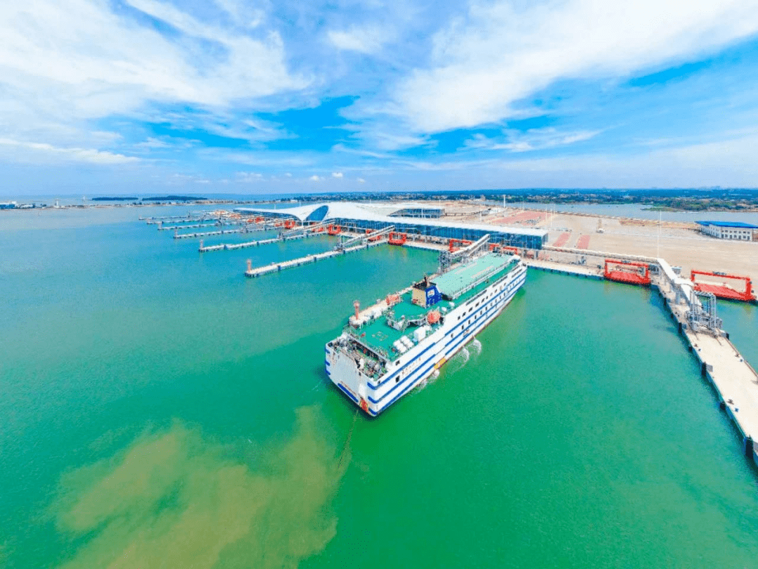 湛江徐闻港运行后,从湛江徐闻港到海口新海港只要12海里,航行时间只需