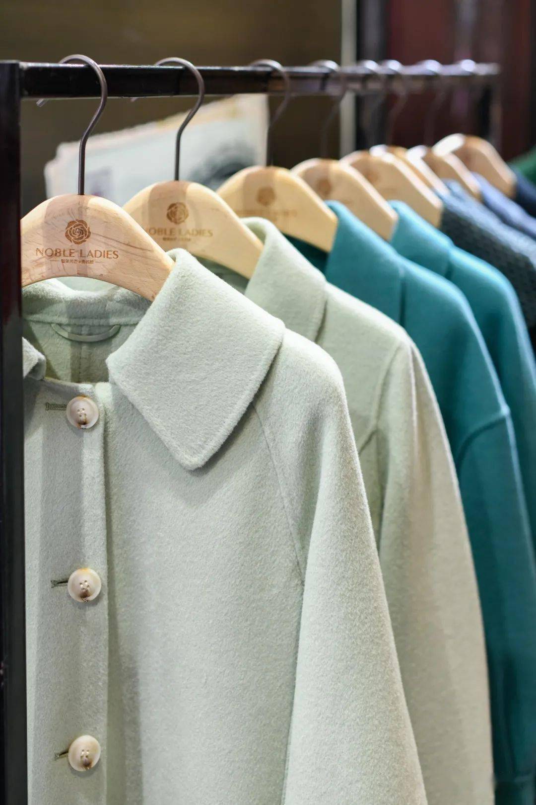 看点 匠心铸就优质产品 “新汉派”服装从“新”出击CQ9电子 CQ9传奇电子(图5)