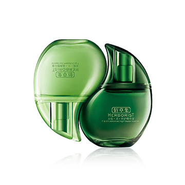 精华|美妆亲测丨脸颊上妆开始起皮了？换季期教你30秒选对保湿精华