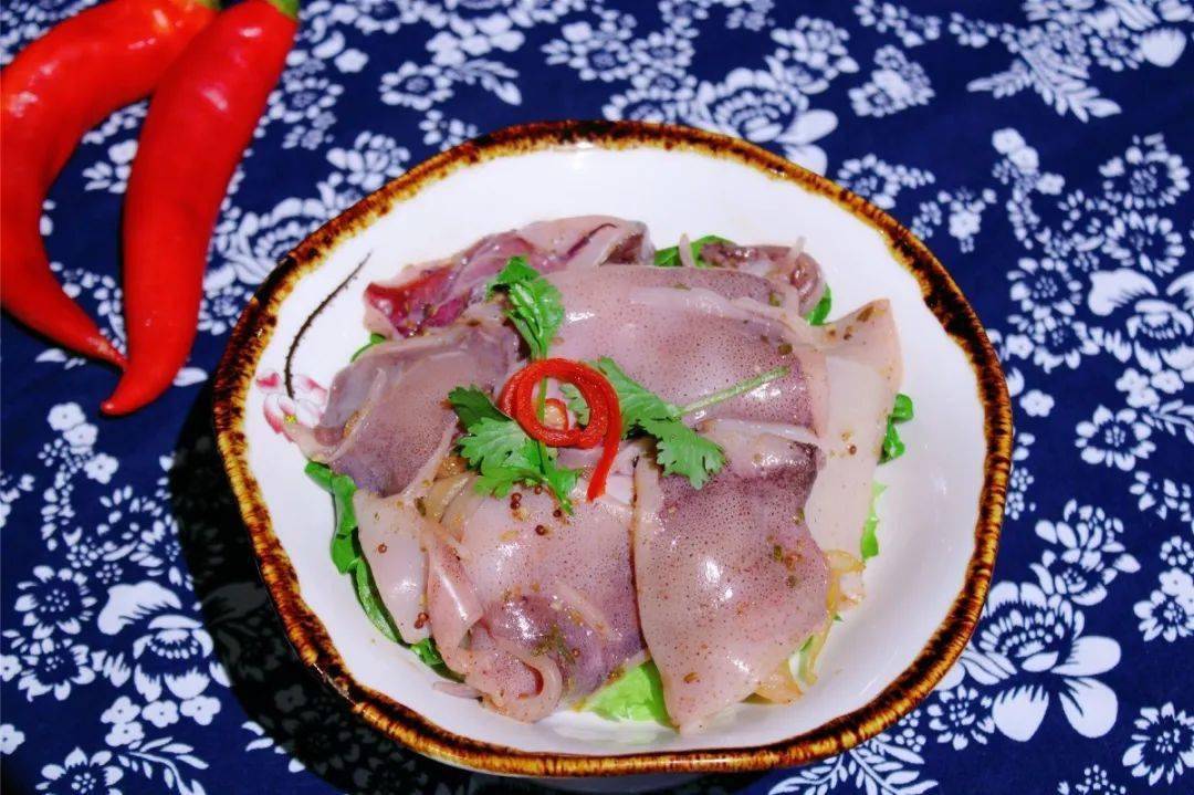 商家|99元抢原价260元「三哥院子地锅烤肉」4-6人餐！烤牛肉、烤五花肉、烤培根、烤翅中、烤鱿鱼……红遍哈尔滨的地锅烤肉快来试试！