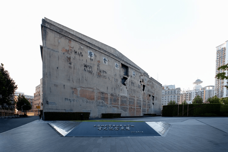 口罩|“哭湿了口罩”的《八佰》背后，这段真实的历史比电影更加直击人心……