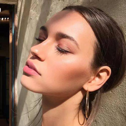 化妆|出道10年的李惠利，化鼻影竟然也失手？