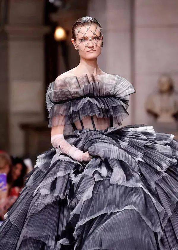 Lahav|一针一线还原维多利亚时期的典雅，世界顶级高定Galia Lahav的复古婚纱，美到词穷！