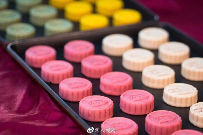 月饼|高校月饼上线 你喜欢哪一款？