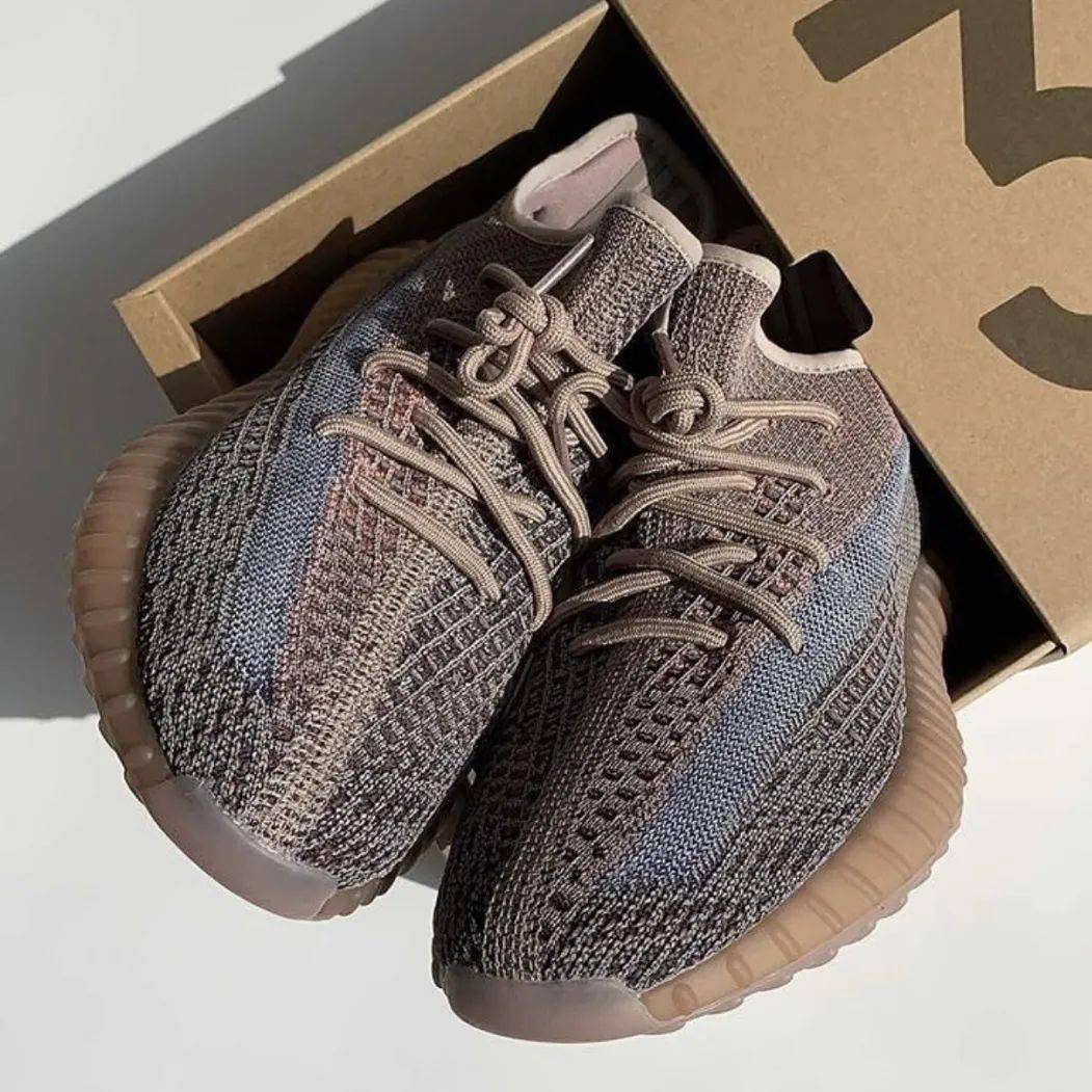 Nike|每日鞋讯 | ?adidas Originals YEEZY BOOST 350 V2「Yecher」最新实物图曝光