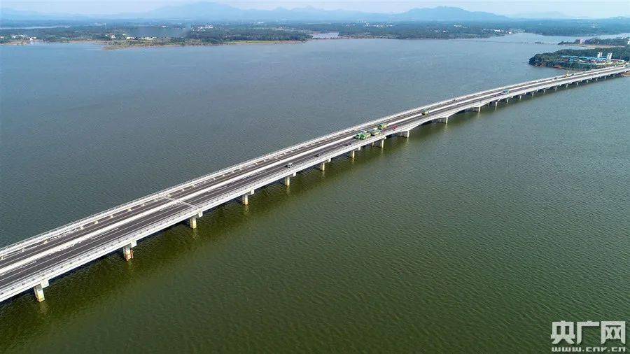 新妙湖特大桥横跨鄱阳湖内湖新妙湖之上
