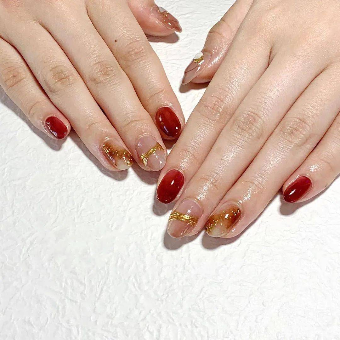 红色|今秋最流行的10款美甲：温柔又高级