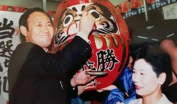 望夫|日本新首相夫人:钟点工二婚嫁给农民工,最终凭什么能望夫成龙?