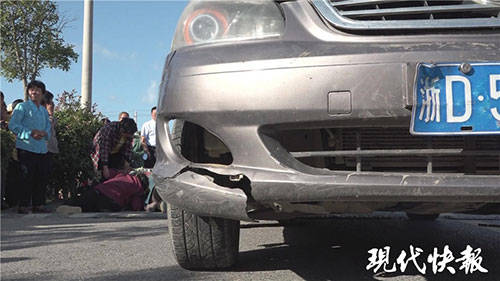老奶奶送孙子上学，回家路上不幸被撞身亡
