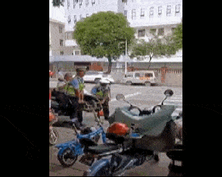 七旬老人无证驾驶不配合执法,交警无奈
