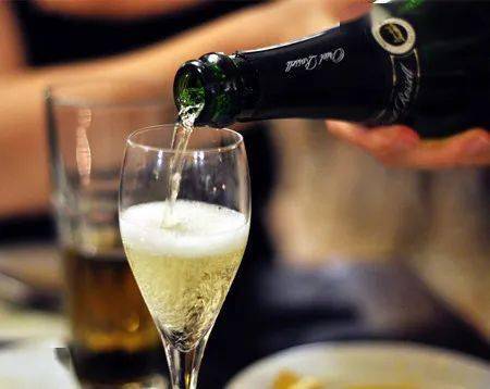 雪利酒|大闸蟹VS梭子蟹，配酒巧搭各有门道又到中秋时节