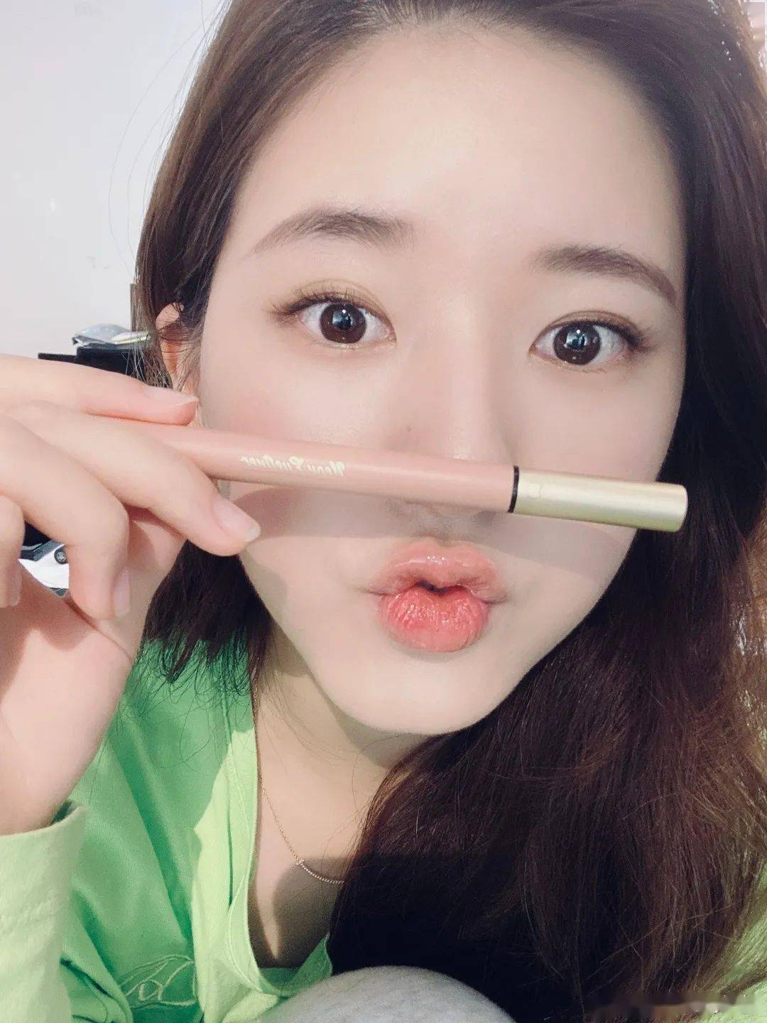 图片|入秋的第一杯奶茶?别忘了给唇色也安排上!