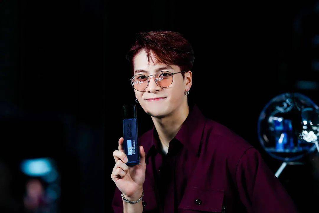 皮肤|王嘉尔的保湿神器,我不允许你不知道!