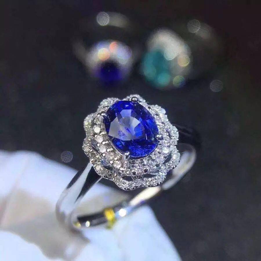 台面|台面越大，宝石不一定越值钱，便宜又显大的宝石很可能是陷阱……