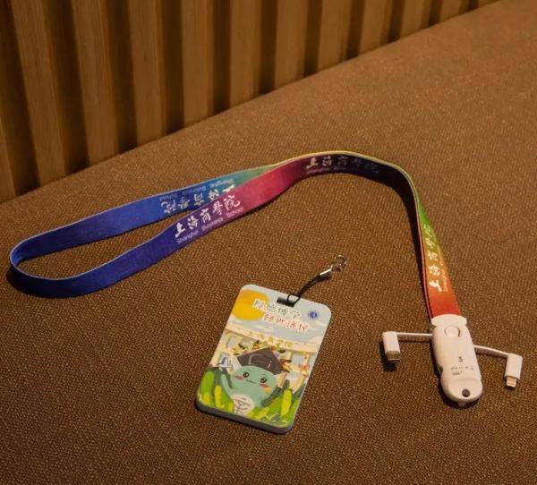 礼包|沪上这16所高校“萌新”礼包开箱！哪一款让你心动？