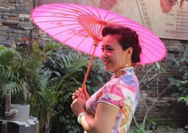 中国最美旗袍模特 49b6b21c65c04fc3a25701a518641ac9.jpeg