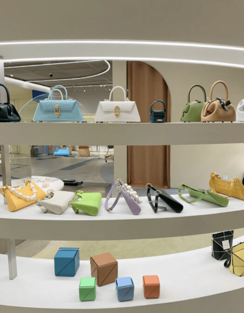 大牌|BFC的2楼变身沉浸式T台,吸引100+位博主来看秀!