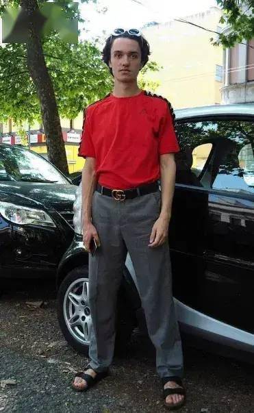 颜色|初秋男士穿衣,请避开这些让人不适的“老头色”