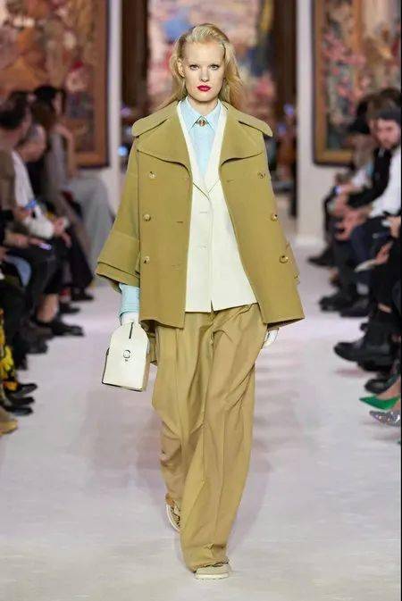 流行色|秋冬流行色新鲜出炉！秋季8大外套流行趋势/ 现在可以穿的2020秋冬连衣裙 /2020/2021秋冬最时尚的裤子指南！