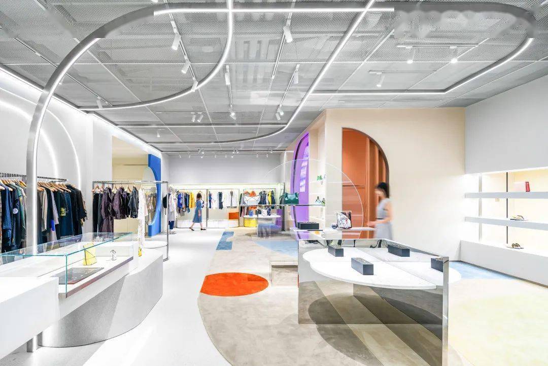 大牌|BFC的2楼变身沉浸式T台,吸引100+位博主来看秀!