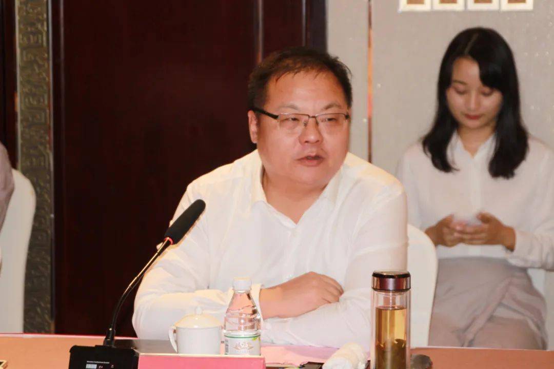 光储充产业恳谈会暨项目签约仪式昨举行
