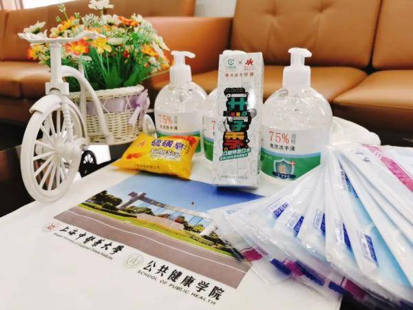 礼包|沪上这16所高校“萌新”礼包开箱！哪一款让你心动？