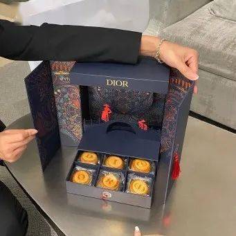 礼盒|大 牌 的 月 饼 长 啥 样 啊 ？