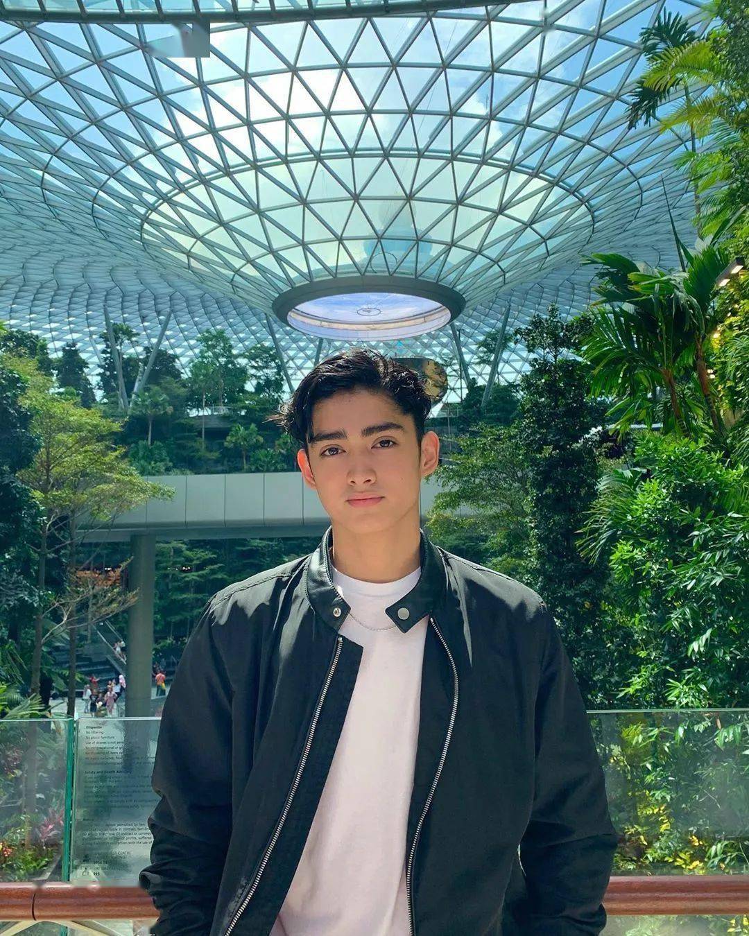 god|he's so cute, oh my god...