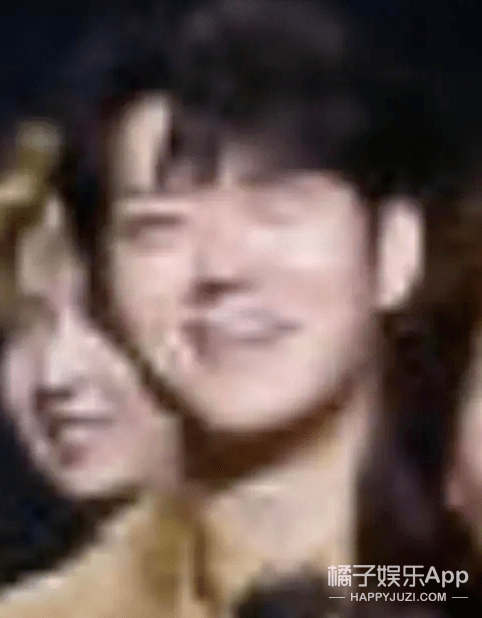 变形|原创百花奖合影全员变形，王俊凯被迫瘦脸孟美岐如蜡像，看得心塞！