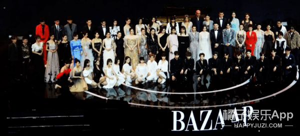 变形|原创百花奖合影全员变形，王俊凯被迫瘦脸孟美岐如蜡像，看得心塞！