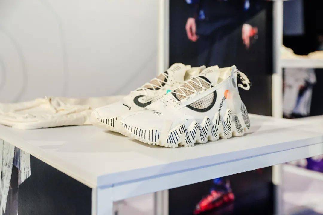 时装周|凭什么李宁能连续走时装周？凭这几双鞋就「足」以证明