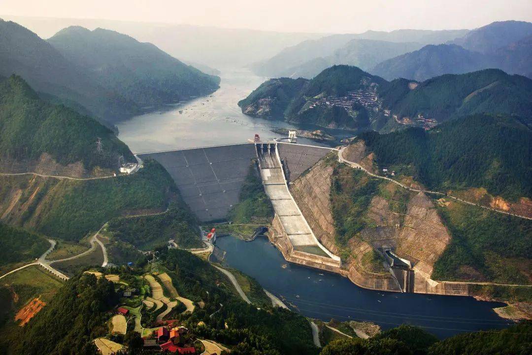 个龙头水电站,分别"坐镇"沅江流域上下游,五强溪水电站装机容量120mw