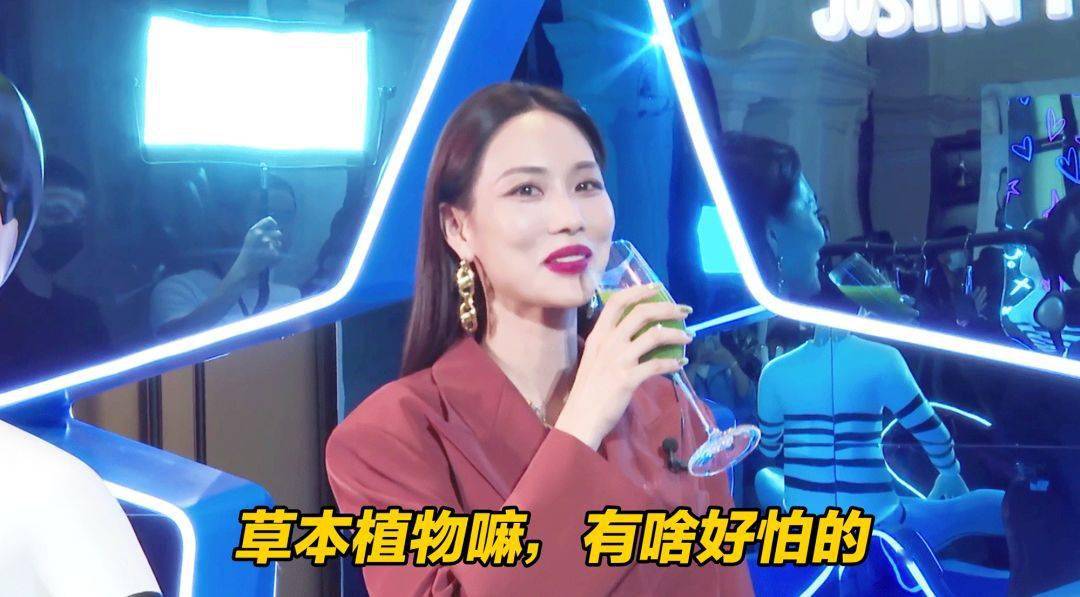 西装|我问一个偶像男星去前女友婚礼穿啥?答:一身荧光绿