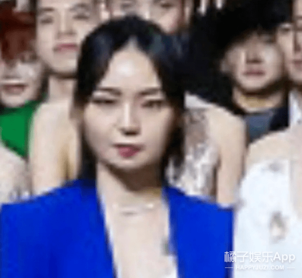 变形|原创百花奖合影全员变形，王俊凯被迫瘦脸孟美岐如蜡像，看得心塞！