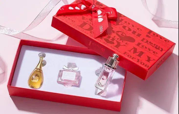 香水|法国女人的风情，一半靠Dior