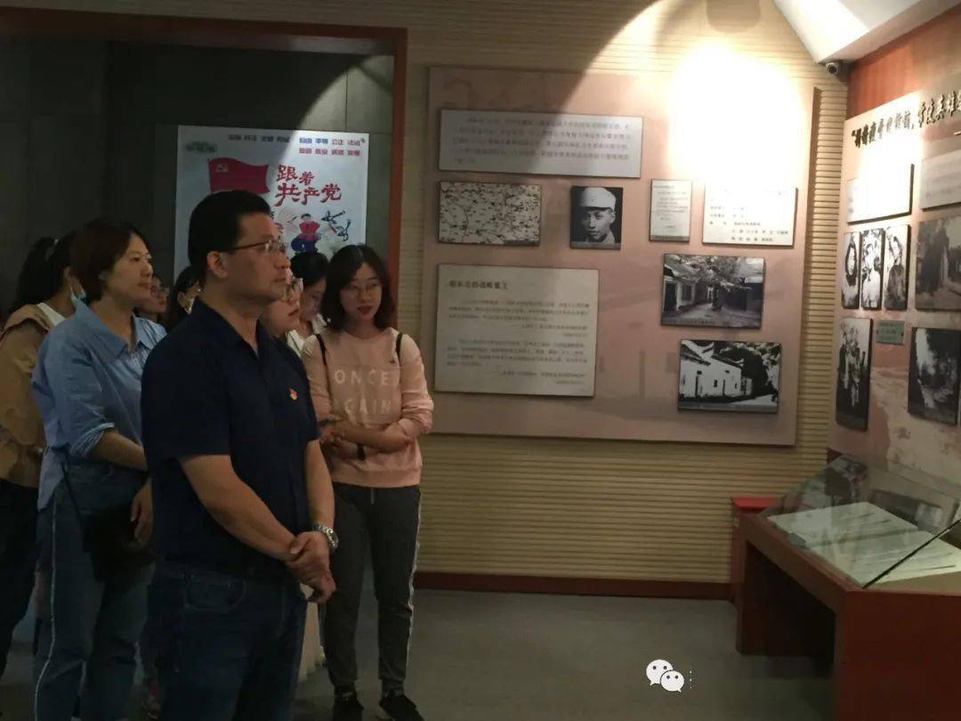 缅怀革命先烈 传承革命精神--田中文科支部党员参观江上青烈士纪念馆