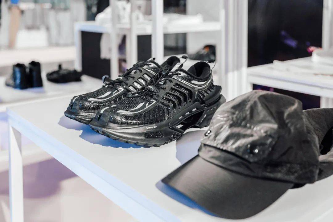 时装周|凭什么李宁能连续走时装周？凭这几双鞋就「足」以证明