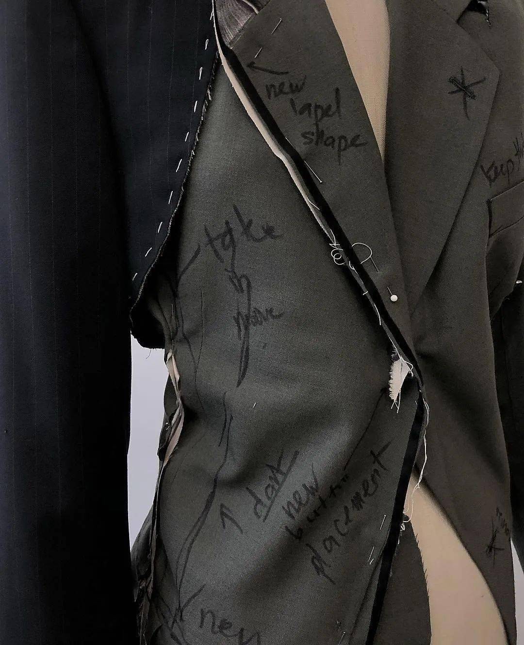 叛逆|他从Celine离职后,创立品牌短短一年火速爆红!新生代叛逆少年的禁欲系极简风~