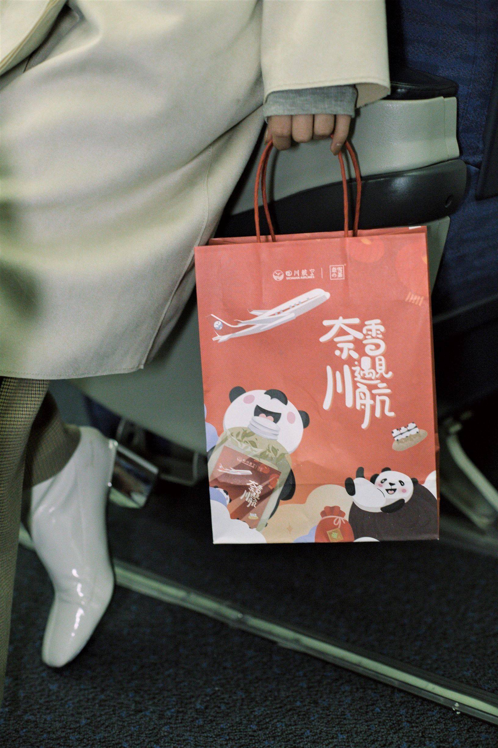 包装袋|开箱 8 盒月饼后,我们发现了品牌包装袋背后的门道