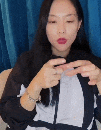 皮肤|小S“摇钱树”计划稳了！母女同登封面似姐妹这是医美的力量？