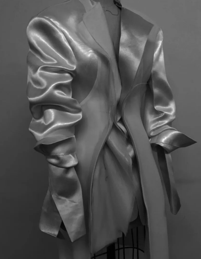 叛逆|他从Celine离职后,创立品牌短短一年火速爆红!新生代叛逆少年的禁欲系极简风~